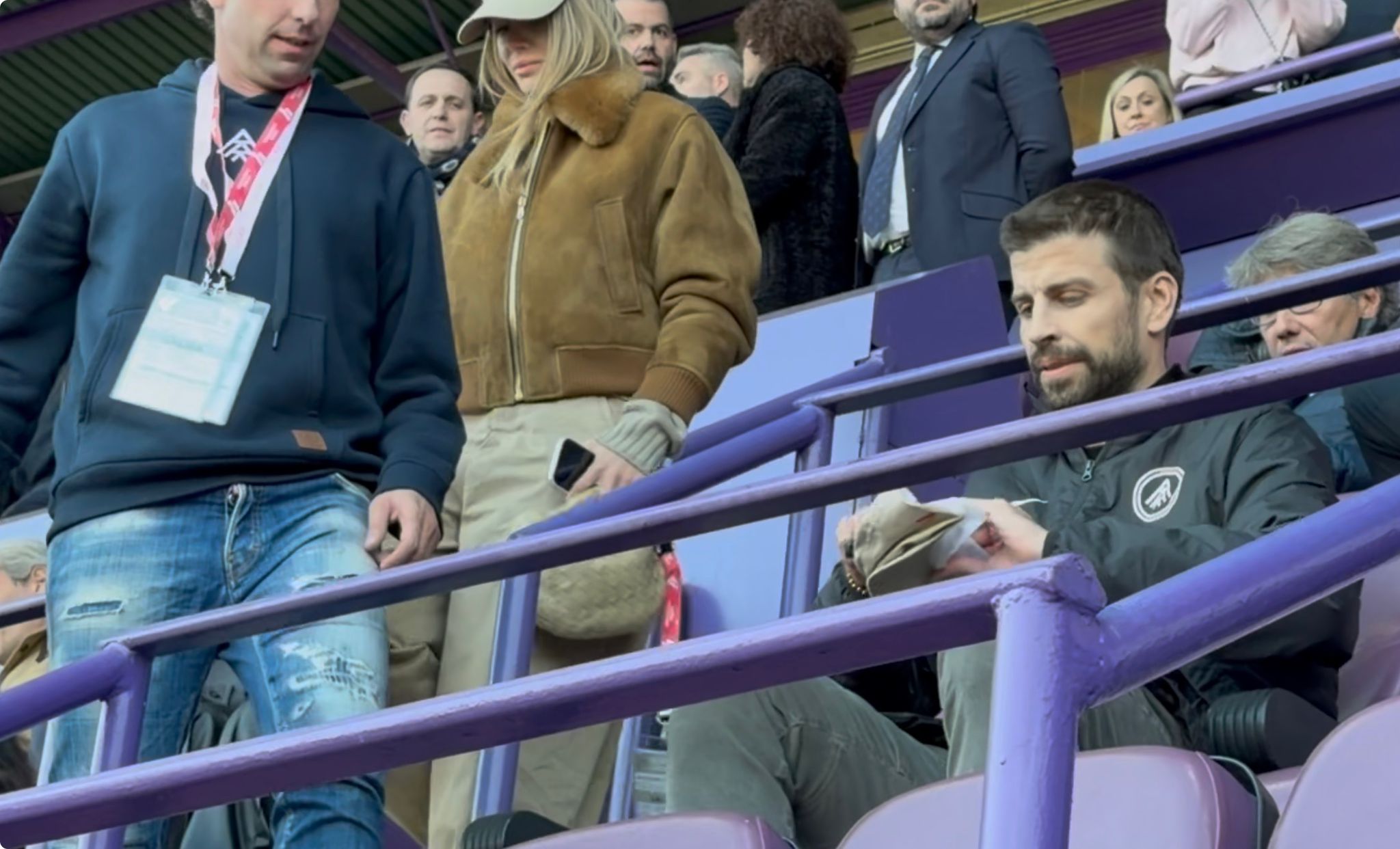 Piqué disfruta del triunfo de su Andorra en Valladolid junto a Clara Chía